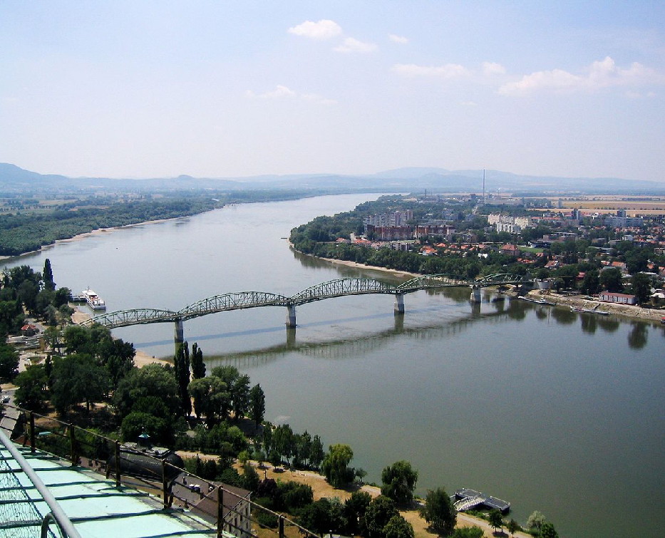 Pijančili pored Dunava u vreme policijskog časa